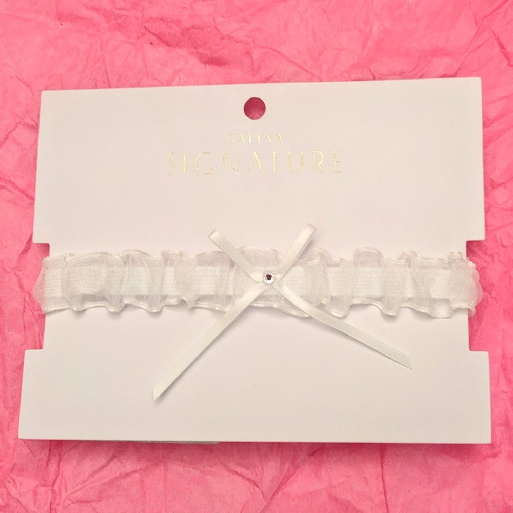 David's Bridal White Wedding Garter - Picture 2 of 4